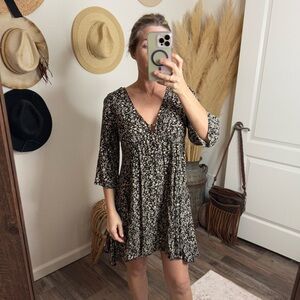 Women's Floral Black and White V Neck Flowy Mini Dress Size Small